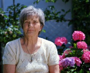 ЗАЩО Е ДОБРЕ ЖЕНА НА 60+ ДА ЖИВЕЕ САМА: Честната изповед на Снежана, която реши да напусне мъжа си - 56 granny 1280445 1920