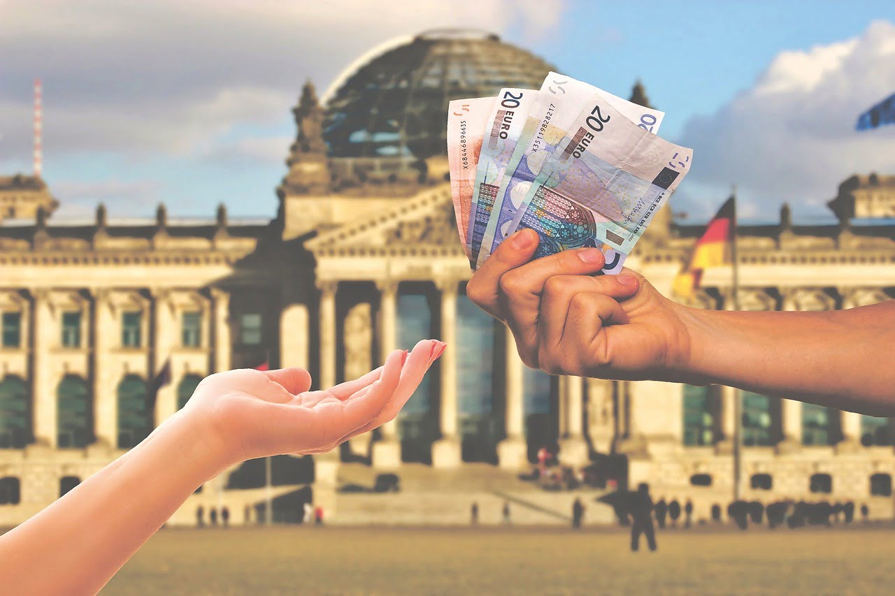 Тези зодии ще се къпят в пари до края на годината - 3 money 3864576 1280