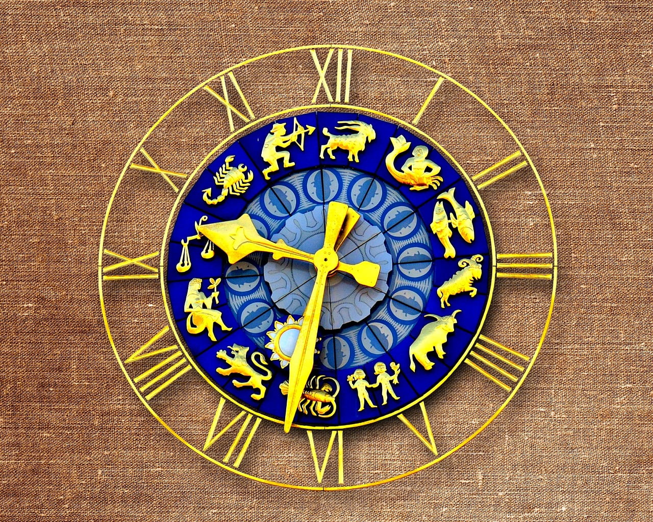 Увеличение на заплатата за една зодия, друга - да не дава пари назаем 3 clock 2530331 1280