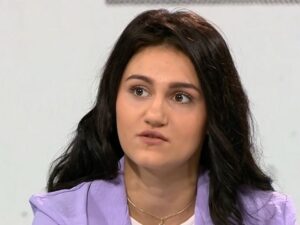 Защо бе, момиче?! Устните на Дебора от Стара Загора опряха до носа! 52 452317886 817680043834305 5328602314705491544 n