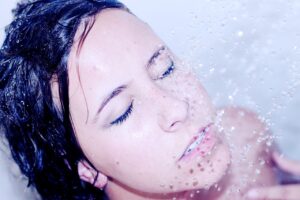 Трябва ли да изключвам бойлера при къпане? 20 adult 1867380 1280
