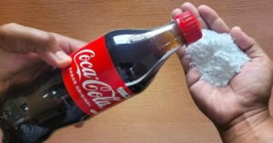 Вземете чаша Coca-Cola, обикновена сода за хляб и запомнете добре: Използвам го от години и го препоръчвам на всички! 8 m ea77208ed64c6b9112e310187d50e2a5