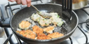 Домът ви мирише на пържено с дни? Няколко хитри съвета как да премахнем миризмата 26 1 23