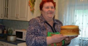 В неделя в 7:00 сутринта, свекърва ми нахълта в спалнята ни и радостно обяви: 28 m 8f20dd5aa07e2254983927ec8aff1411