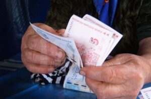 Нещо става с парите за пенсии 2 pensii pari 900