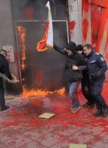 Извънредно! „Възраждане“ запалиха сградата на ЕК в София, има ранени 48 480829805 682661411000575 3205150836744365891 n 1