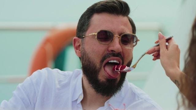 Мартин от „Ергенът“ не губи време! Хванаха го на калъп с няколко жени в нощен клуб 3 480188881 701622275527216 7126110228975604391 n