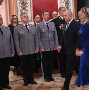Деси Радева засенчи всички в изящен тоалет на приема за 3 март, ВИЖТЕ Я 48 481076467 122169338054271488 2939439604518996559 n