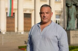 Ето я красивата бременна половинка на Юксел Кадриев в нежна фотосесия с коремчето (СНИМКИ) 48 485356499 638853292223906 8340298810518700376 n