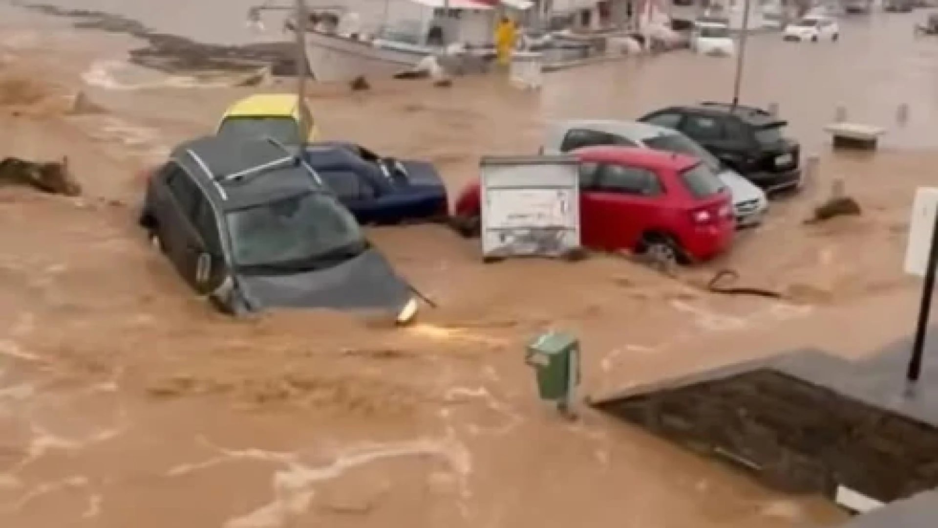 Гърция е под вода! Мощна буря удари известни градове, страшно е 6 1743483310 2